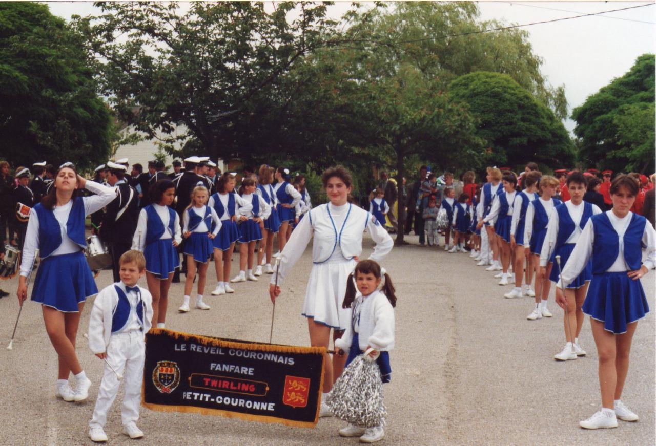 Défilé à Notre-Dame de Gravenchon Juin 1990