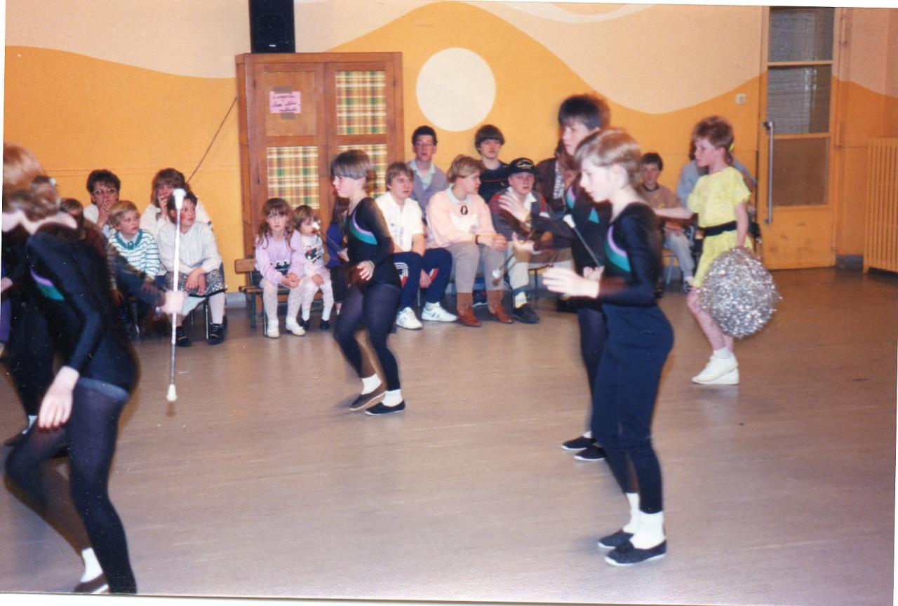 Stage Twirling Avril 1989
